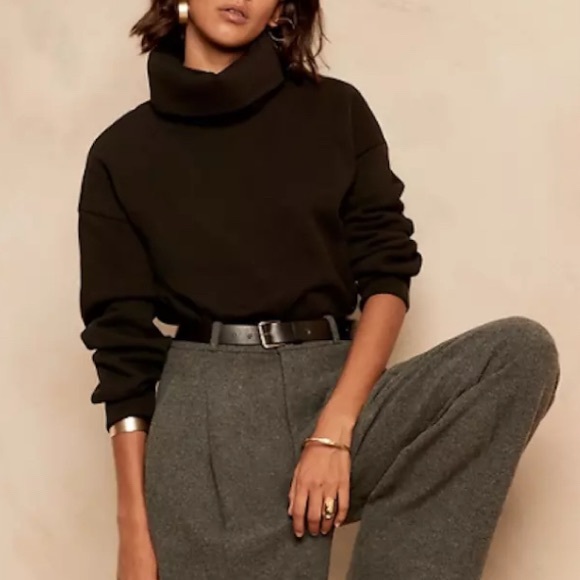 Banana Republic Sweaters - Banana Republic Black Turtleneck Sweatshirt